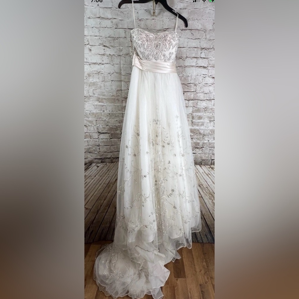 Casablanca size 6 soft baby doll wedding dress #2035 White Strapless Gown
